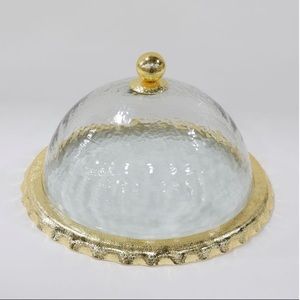 Gold rim cake dome